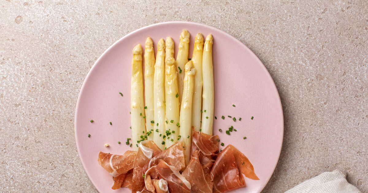 Asperges rôties au speck et parmesan : un délice printanier à savourer