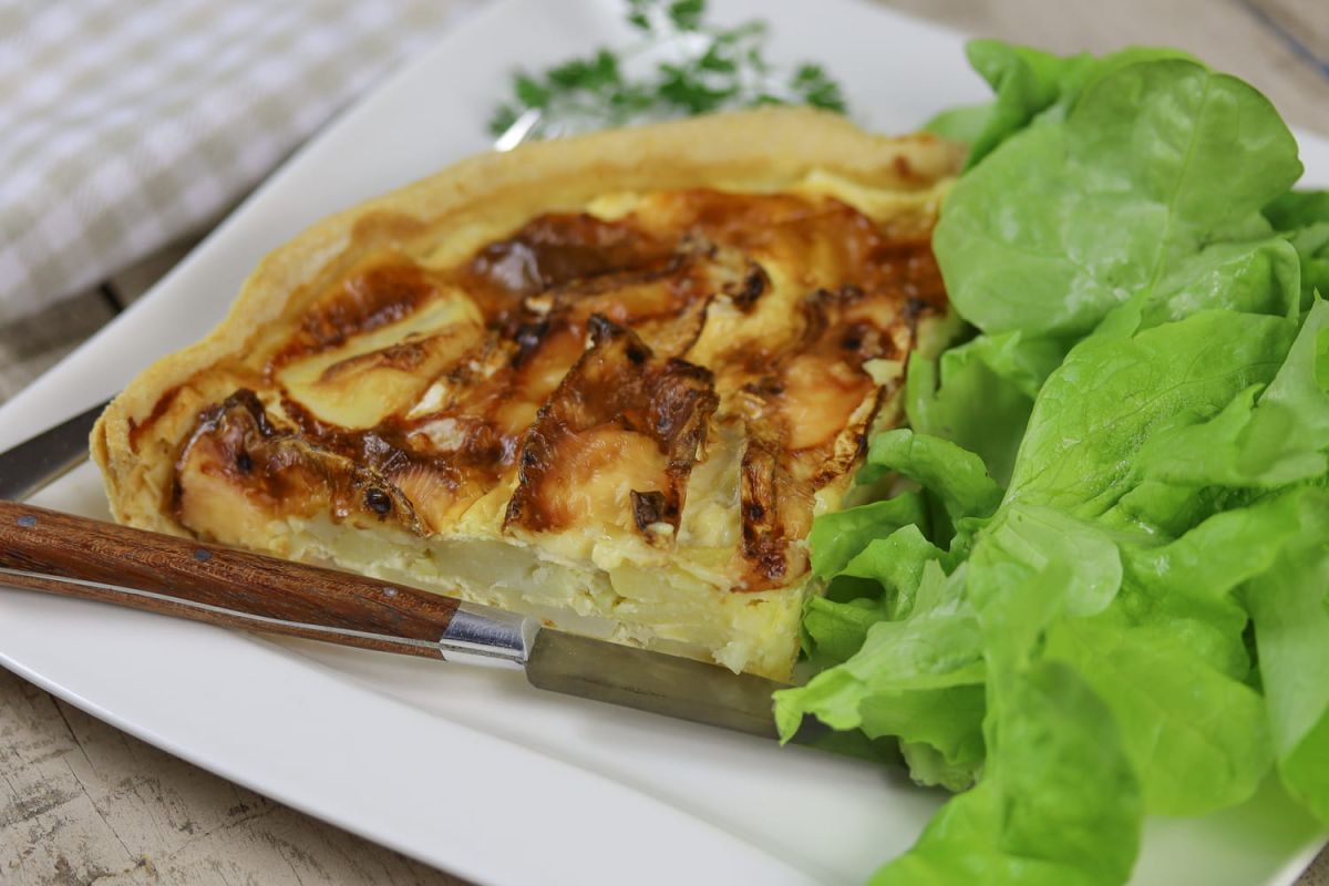 Découvrez la délicieuse tarte pommes camembert de Nina Métayer