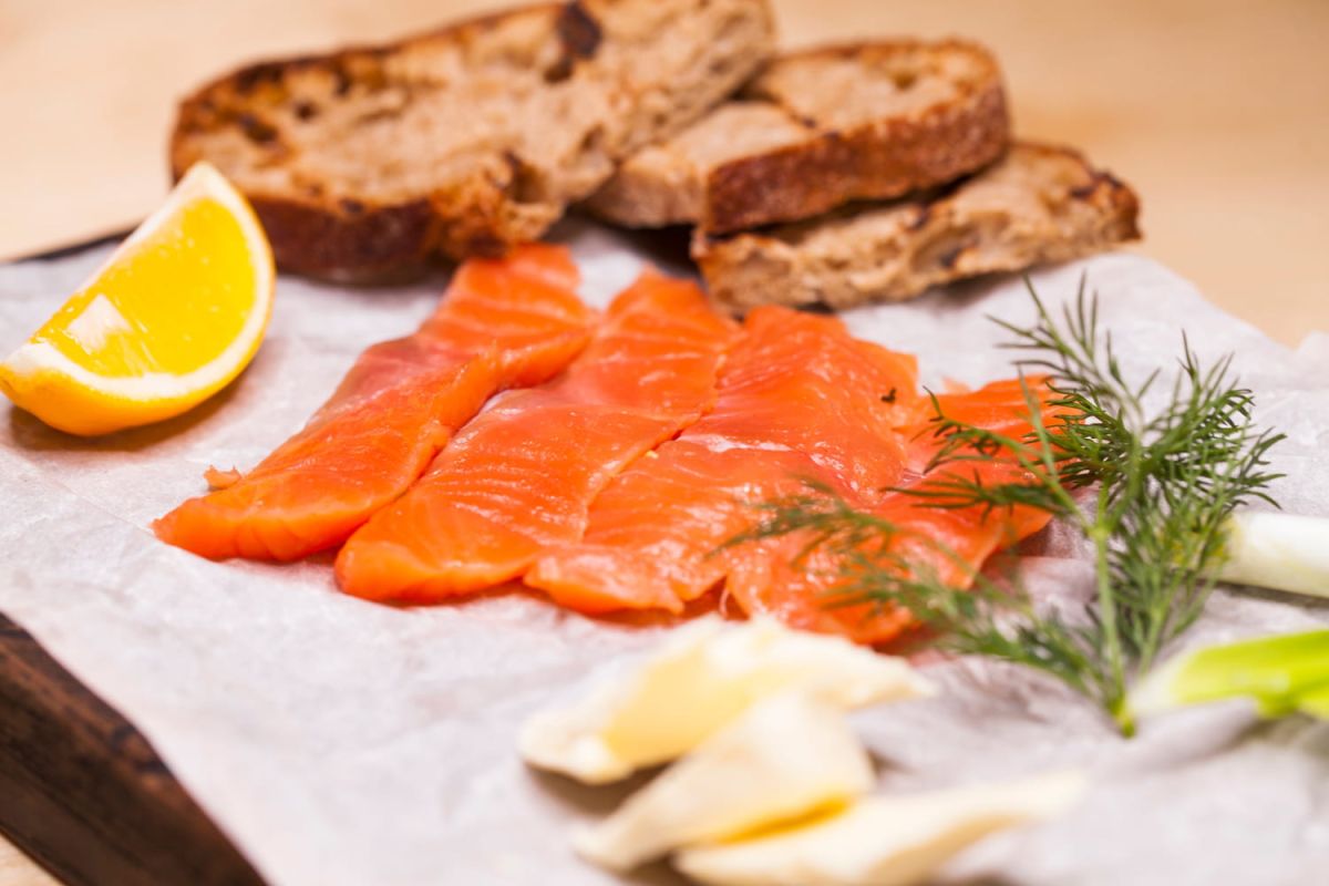 Le gravlax express : une entrée festive pour vos repas improvisés