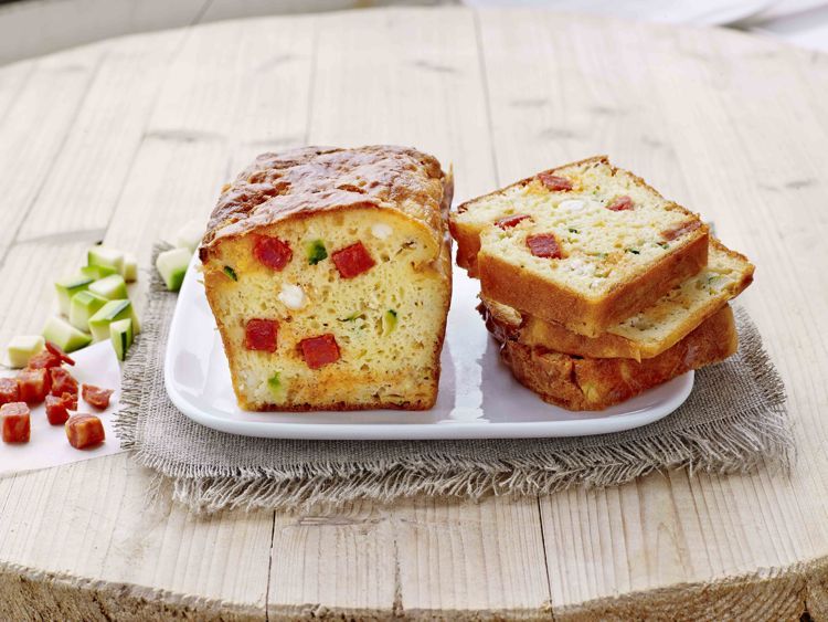 Cake à la feta, courgette et pépites de chorizo