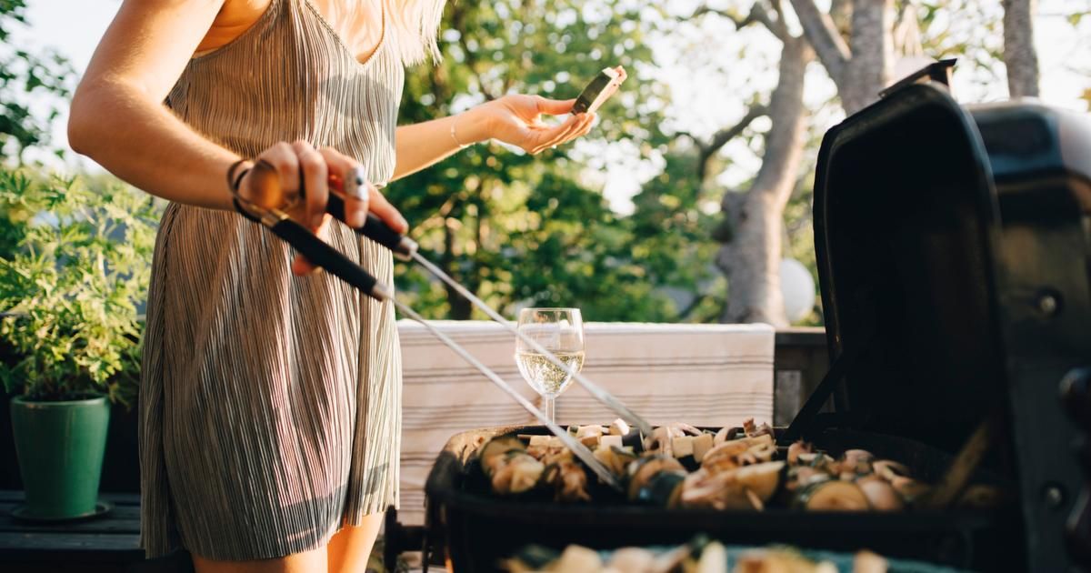 Astuces pratiques pour éviter la prise de poids cet été pendant les apéritifs