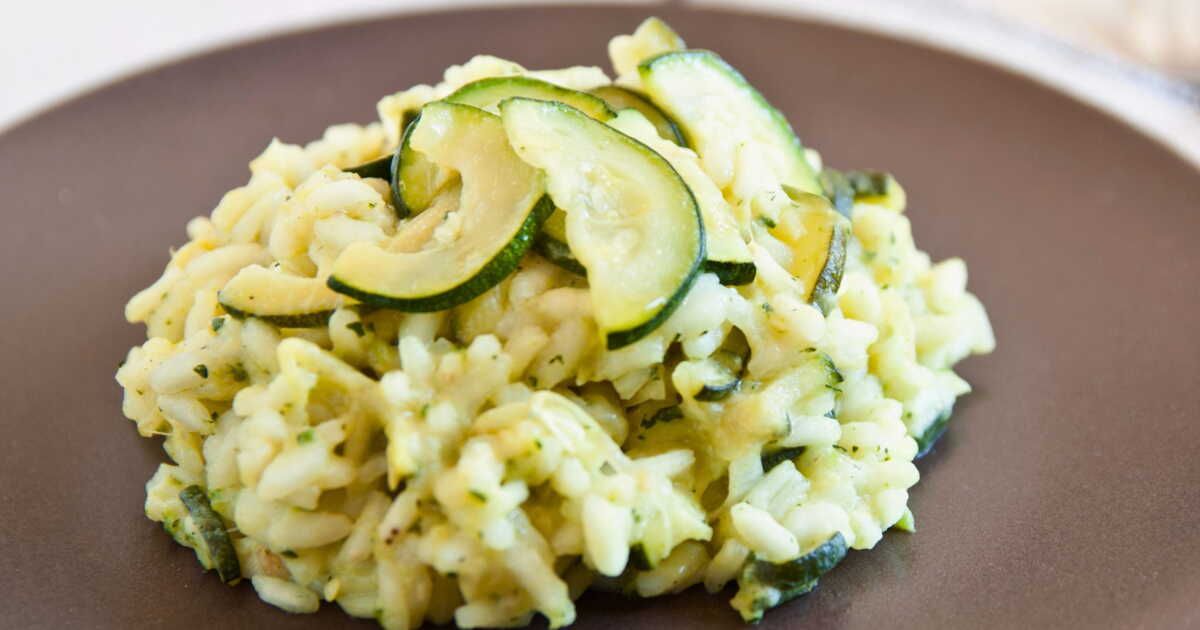 Un risotto aux courgettes pour un repas réconfortant et savoureux