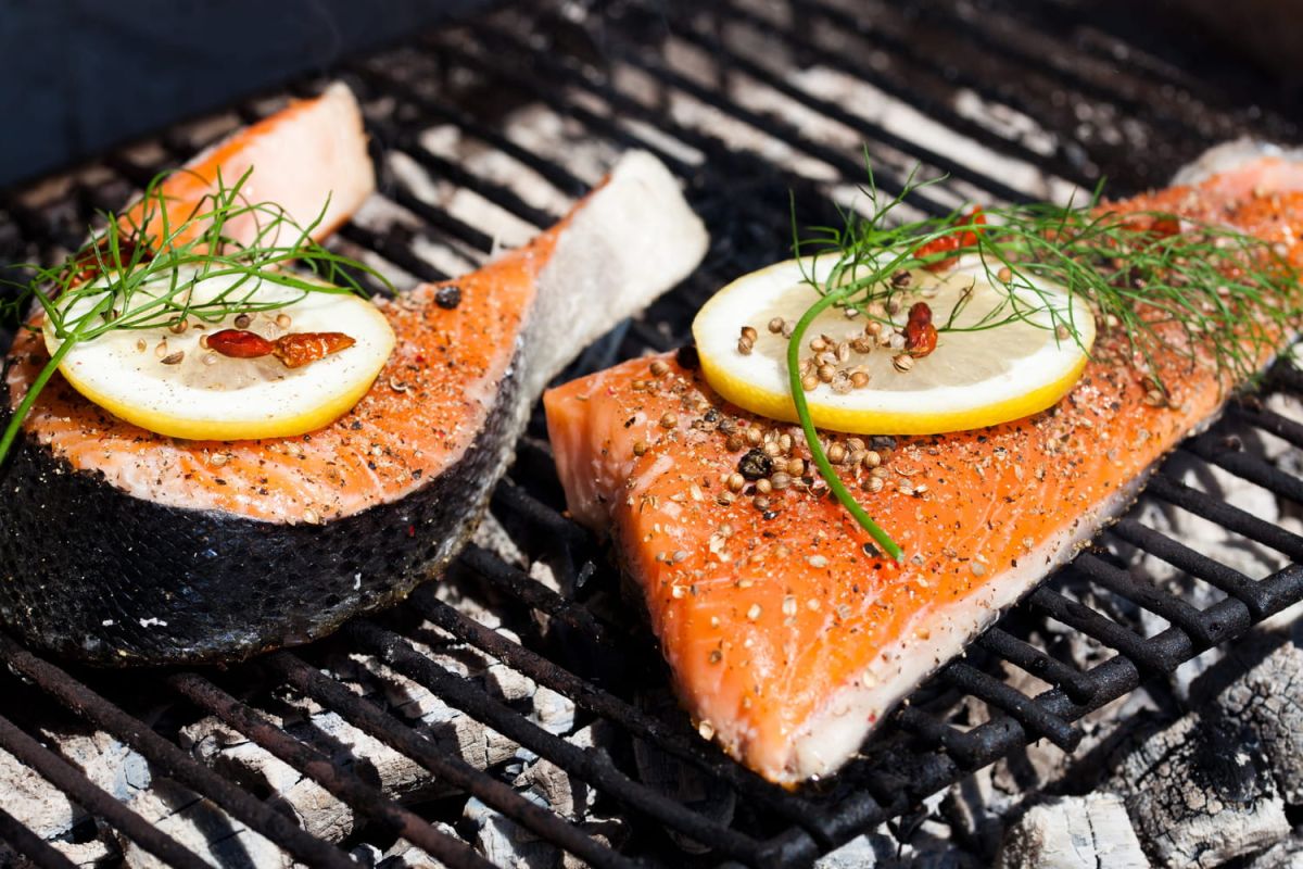Découvrez la méthode infaillible pour griller votre saumon au barbecue