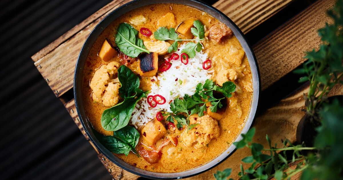 Une recette de poulet curry coco pour réchauffer vos jours d'automne