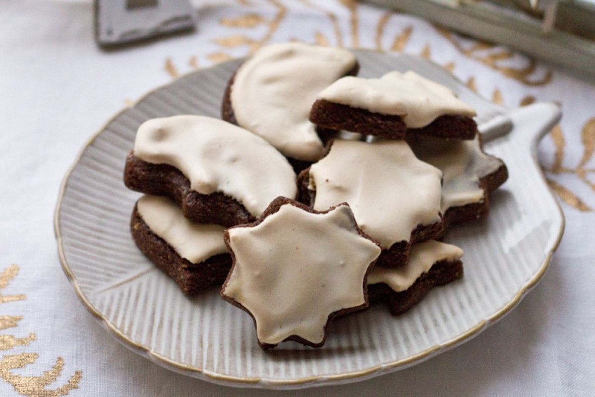 Sablés chocolatés avec un glaçage meringué