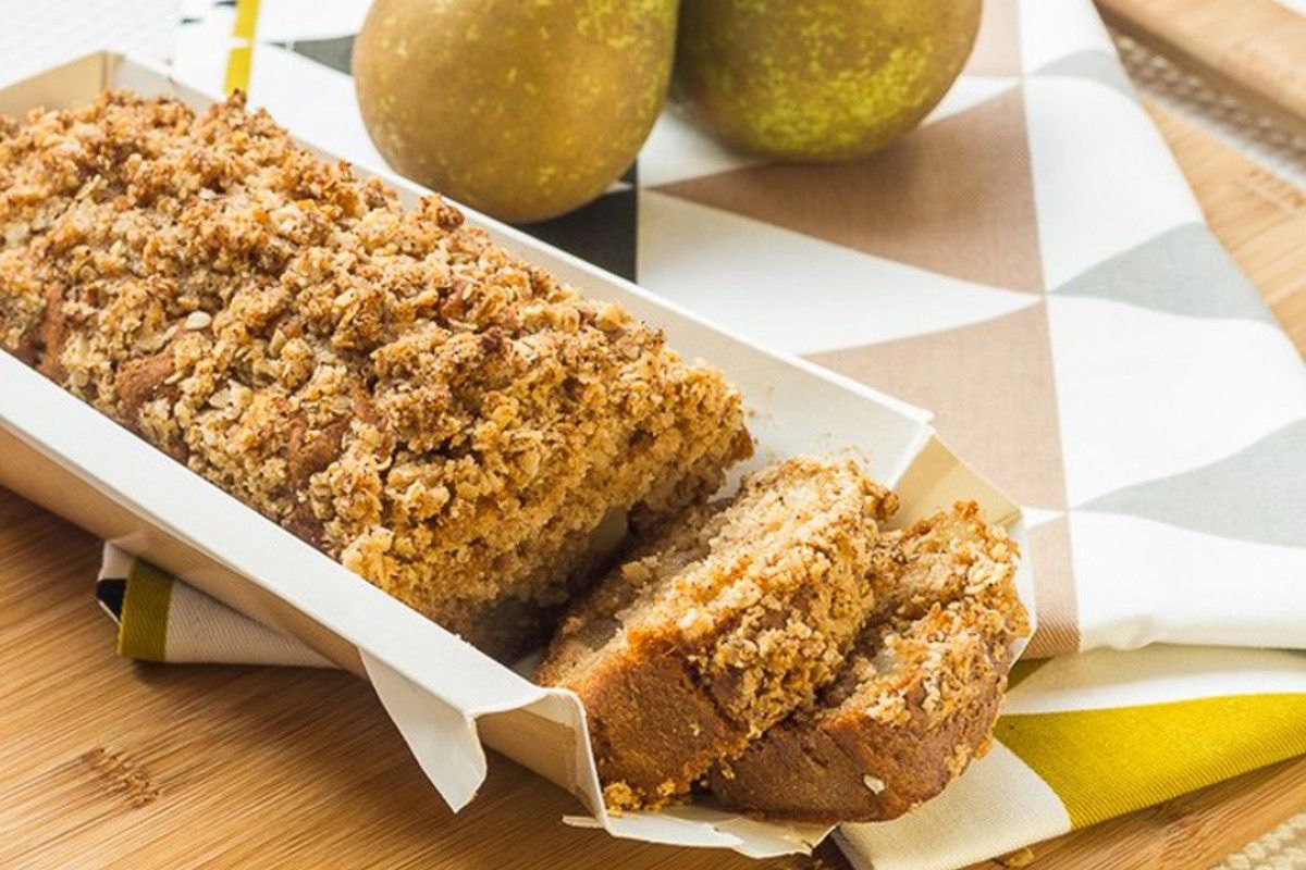 Cake moelleux aux poires et épices, streusel croustillant