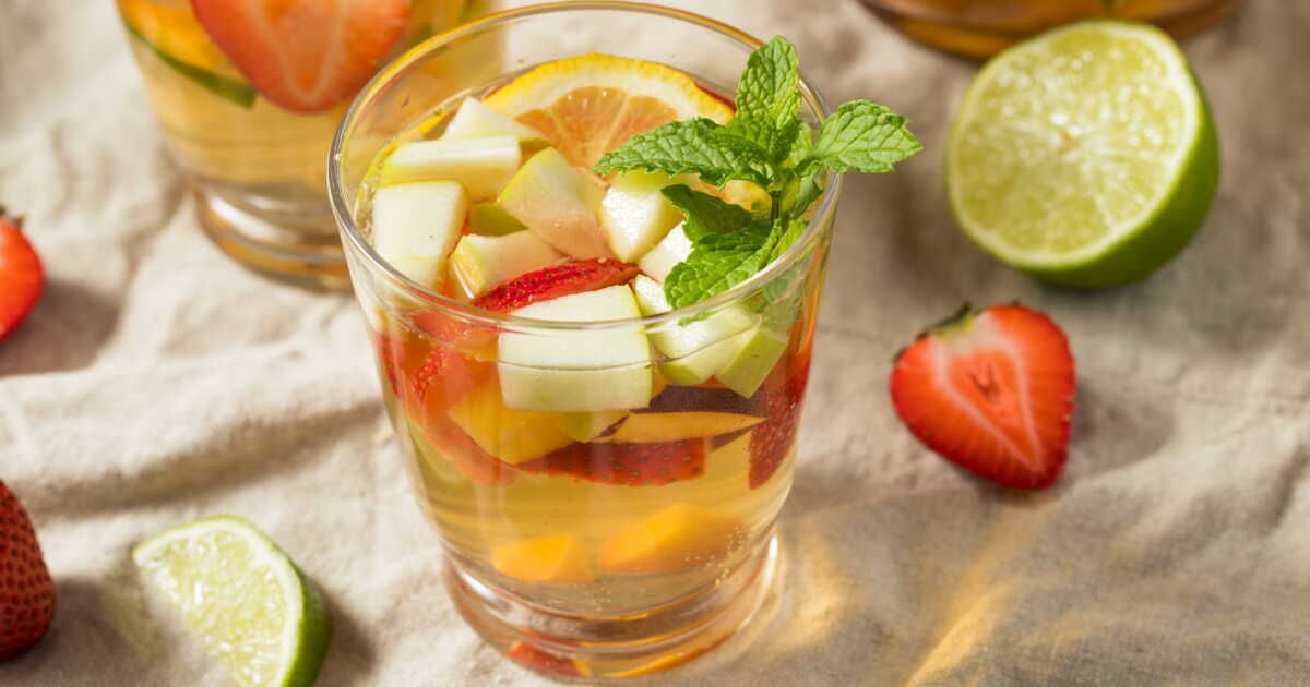 La sangria blanche, le cocktail parfait pour prolonger l'été
