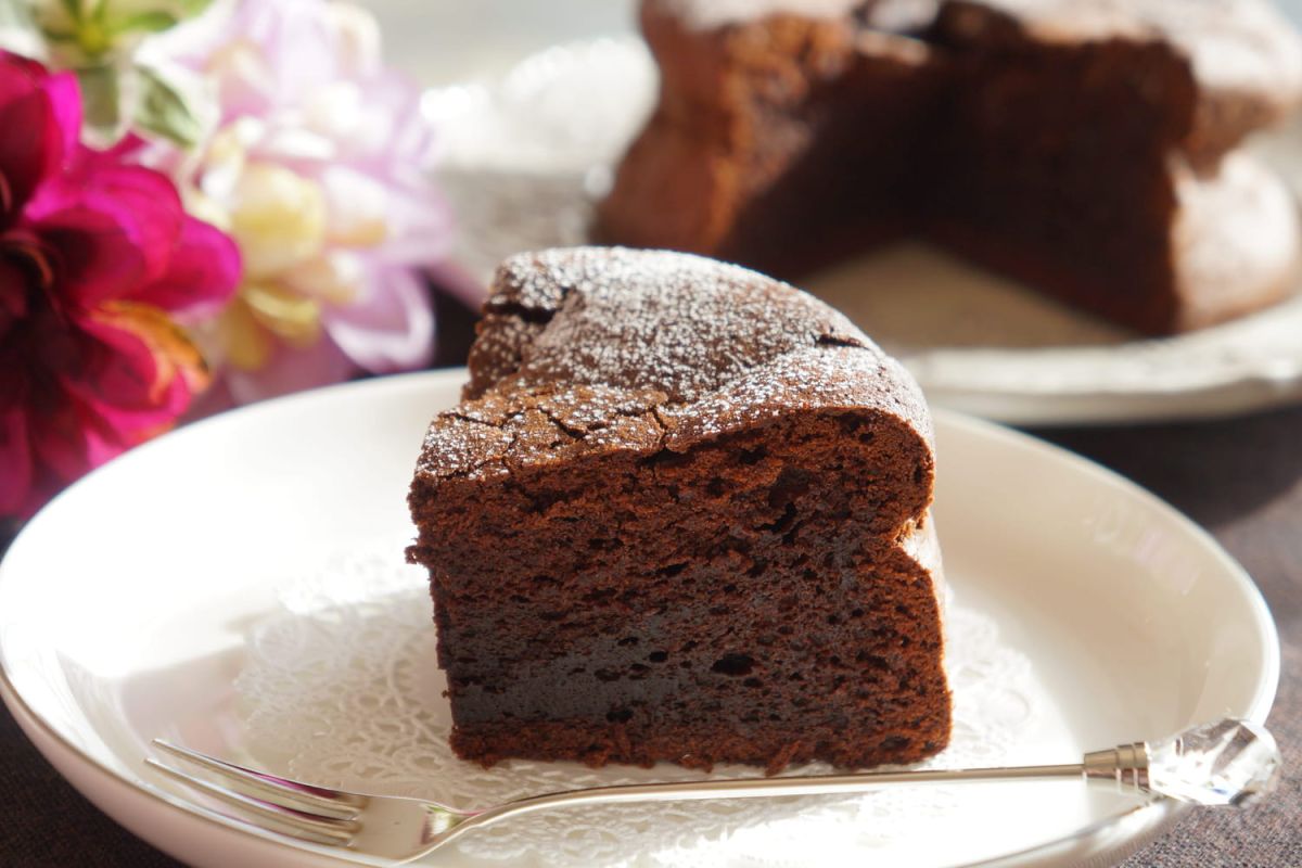 Découvrez le gâteau au chocolat moelleux sans matière grasse : une recette incontournable