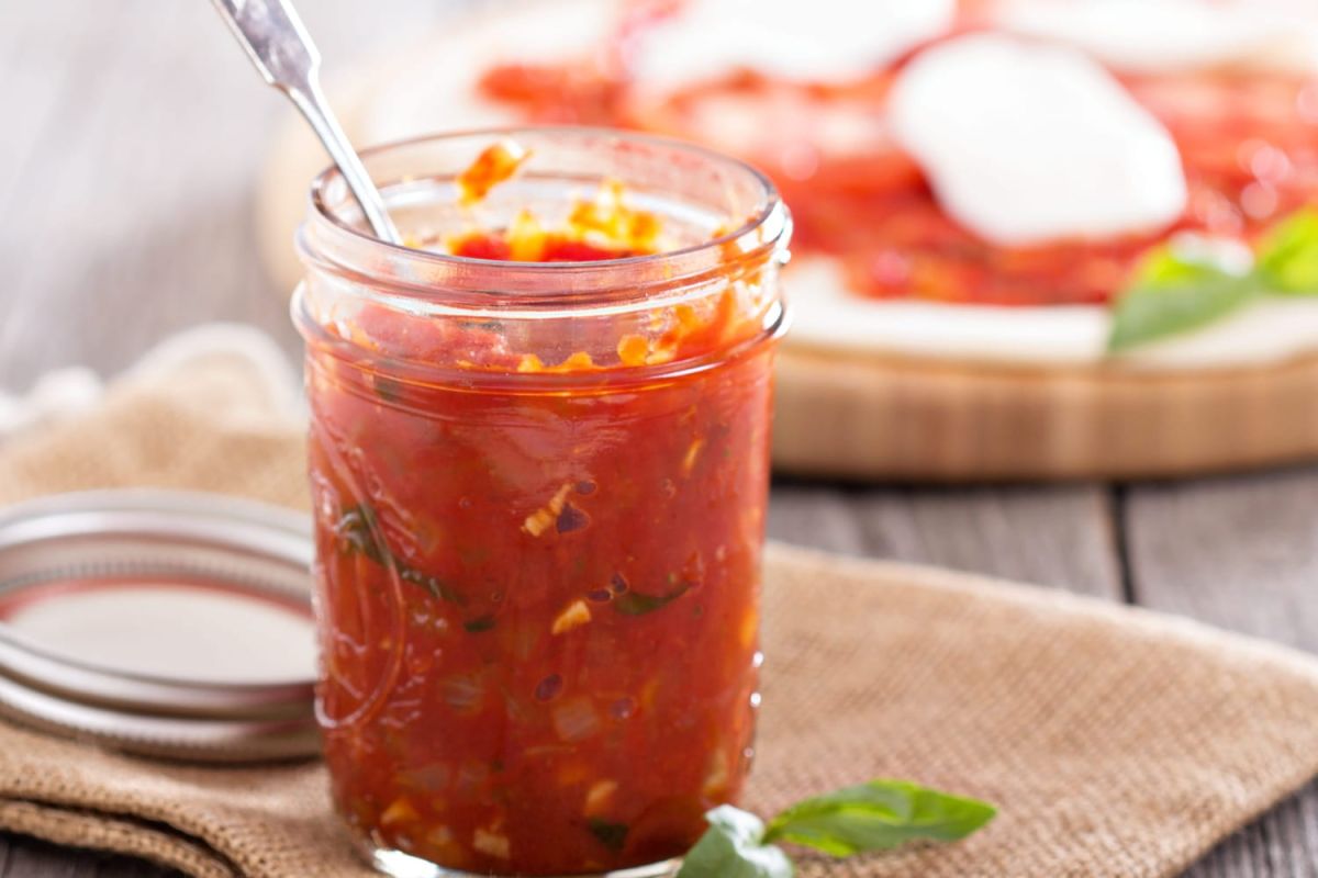 Une astuce étonnante pour garder votre sauce tomate fraîche plus longtemps