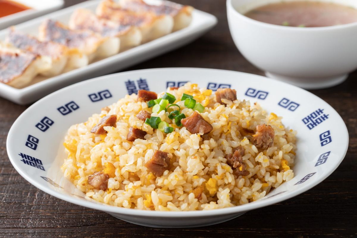 Préparez un véritable riz cantonais : les secrets d'une chef asiatique