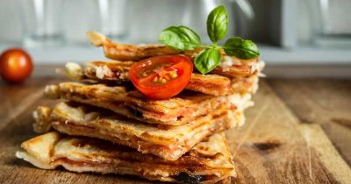 Des gaufres feuilletées aux tomates séchées pour un dîner estival savoureux