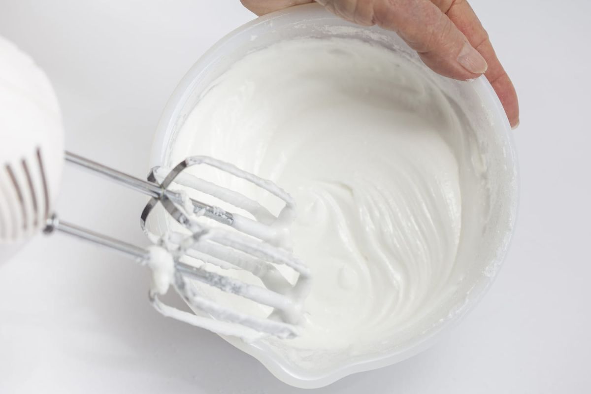 Astuces pour maîtriser l'incorporation des blancs en neige