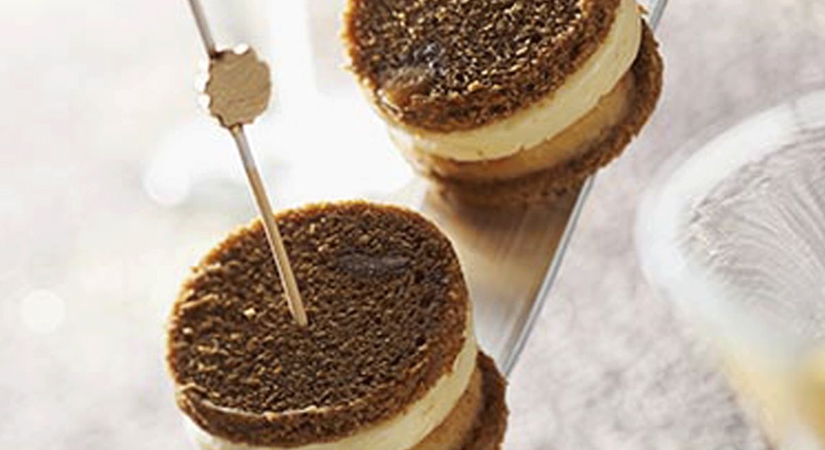 Des bouchées de pain d'épices, pommes rôties et camembert