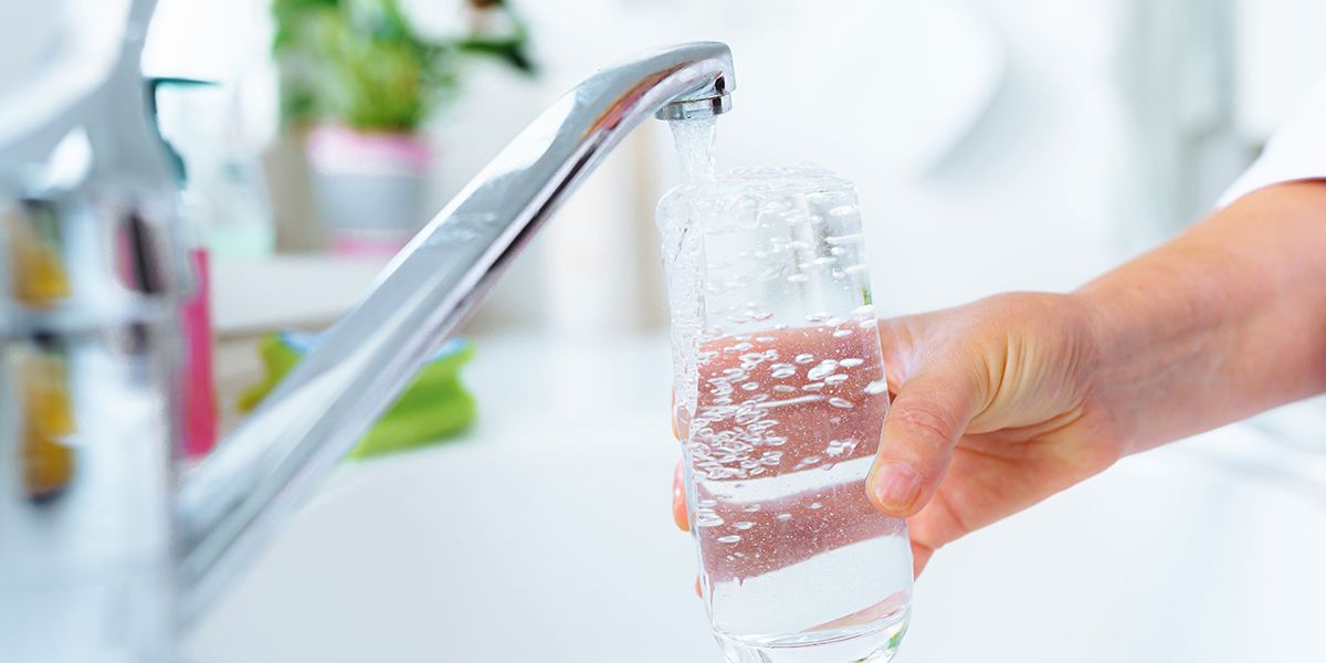 L'eau en bouteille versus eau du robinet : le grand débat