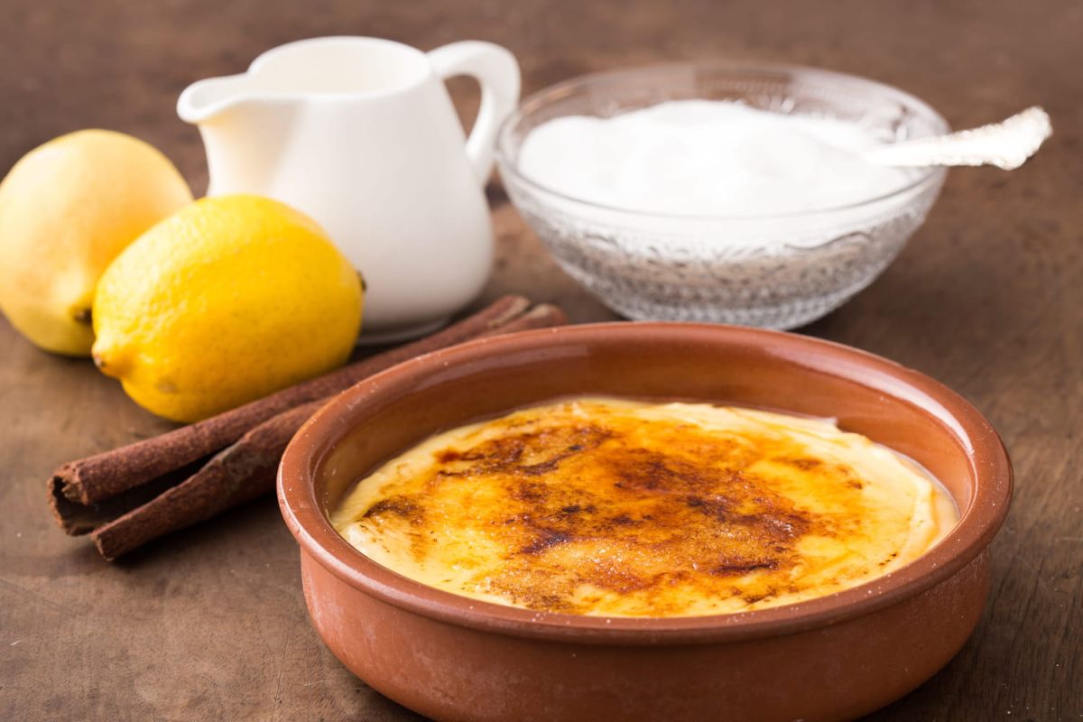 Une crème brûlée au citron signée Cyril Lignac : la recette à réaliser chez vous