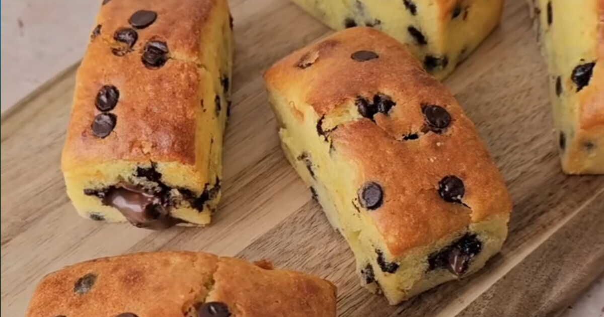 Des mini cakes aux pépites de chocolat pour un goûter réconfortant